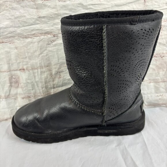 Ugg Women's 8 Black Leather Triana Seaweed Perforated Insulated Winter Snow Boot - Picture 13 of 13